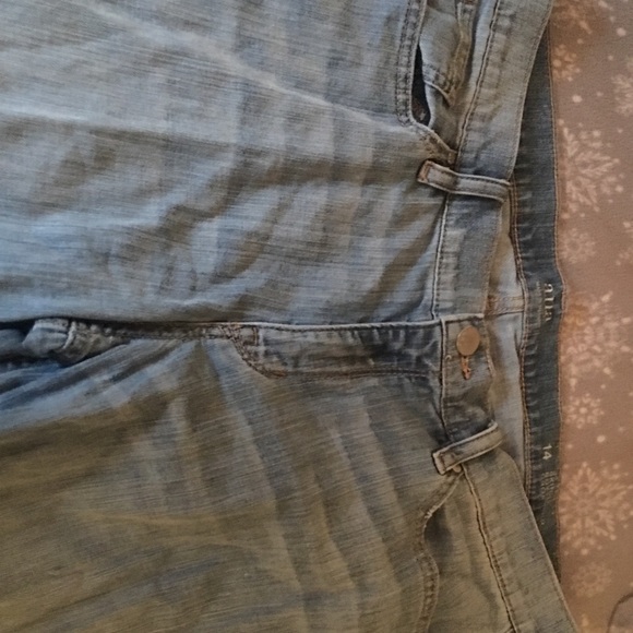 RIPPED BOYFRIEND JEANS - Picture 2 of 3